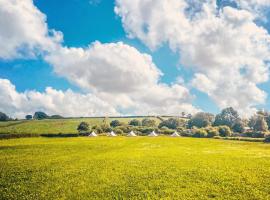 Entire Glamping Site inc Dinner, Bed & Breakfast for 10, cort de lux din East Chinnock