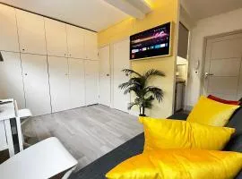 Apt 10 Beachside Beauty Lux Studio Steps from Beach