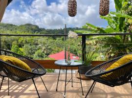 Cocon des jardins - Bungalow & SPA, hotel with parking in Gros-Morne