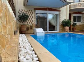 Pool Garden House near the Sea，瓦里的飯店