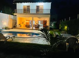 Casa da GabiLu، فندق مع موقف سيارات في إيتابيبوكا