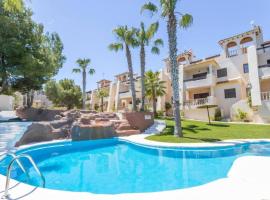 Fantastic 3 Bed Townhouse opposite Las Ramblas Golf Club, hotel em Villacosta