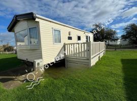 Aloha - Cosy 2 Bed Close to Venue at Seal Bay, Selsey, vacation home in Chichester