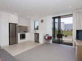 Location Location Location 2 Mins CBD Free Parking