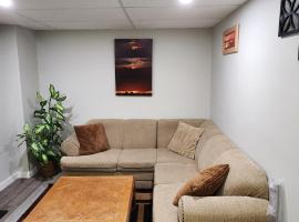 Furnished 2-Bedroom Basement Suite, hotel in Winnipeg