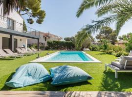 Villa, piscine chauffée, 100 mètres de la mer, hotel a Les Issambres