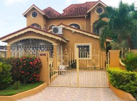 LW Guesthouse, guest house in Montego Bay