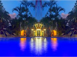 "Villa Infinito"Bani's Exclusive Beachside Mansion, cabaña o casa de campo en La Noria
