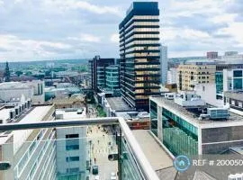 Winners of 2025 traveller Award, Elegant two bedroom city central apartment with Netflix & WiFi