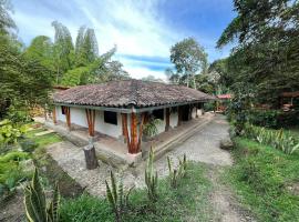 Majestic Coffee Hotel and Restaurant Tierradentro, מלון בTierra Adentro