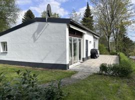 Brīvdienu māja Renoviertes Ferienhaus in Husen mit Terrasse und Sauna pilsētā Lihtenava
