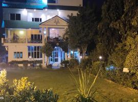 Hotel Amrit Resort, hotel di Alwar