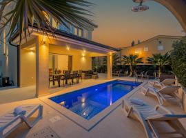 Luxury Villa Agape Ellita, golf hotel in Vir