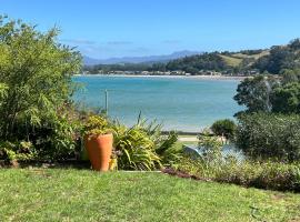 Brophys Beach Studio, hotel in Whitianga