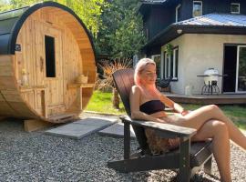 Sauna + Spa @ Boho House on Bowen Island, viešbutis mieste Boveno sala