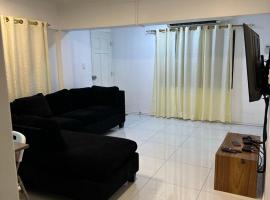 Home Away Comfort stay, chalet i Suva