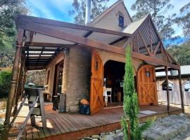 Heatherbell Cottage - A Cozy, Mudbrick Couples Getawys、Forcettのキッチン付きホテル