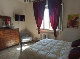 B&B Casa Fuori Casa 200 mt dal casello autostradale, bed & breakfast στη Σενιγκάλια