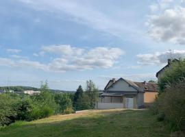 Maison calme & paisible avec vue: Château-Chinon şehrinde bir tatil evi