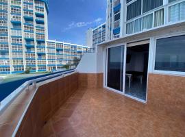 Luxury Apartment with sea view! Mesa del Mar 120, luxury hotel in Santa Cruz de Tenerife