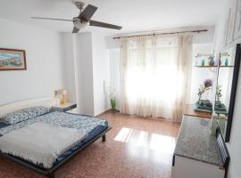An apartment in Xeraco with 3 bedrooms, located near beach and Gandia, huoneisto kohteessa Xeraco