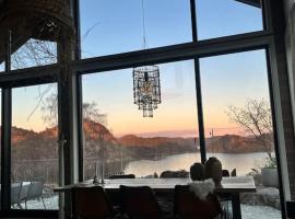 Unik hytte med fjordutsikt