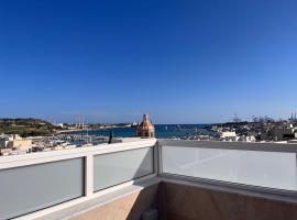 Marsaxlokk 3 Bedroom Penthouse – hotel w mieście Marsaxlokk