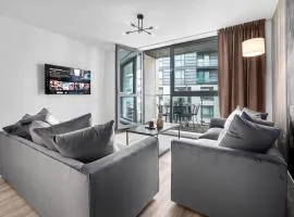 Luxury City Centre 2 Bedroom Apartment - Secure Parking - Balcony - Top Rated - 377P