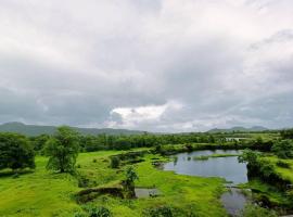 *HeeraLaxmi Villa*, hotel v destinaci Pālghar