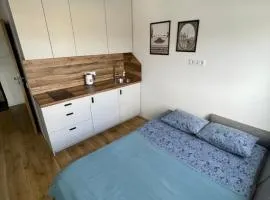 25 Airport Apartment