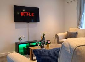 Cozy, Charming 3-Bedroom Home in Chester- Free Parking- Sleeps Up To 6，位于切斯特的别墅