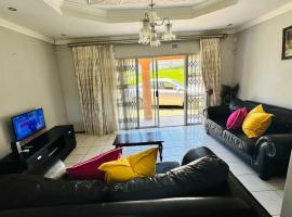 4 bedroom house, Amanzimtoti DBN, hotel Amanzimtotiban