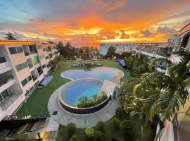 Seaview Apartments - Karon Beach, hotel dengan kolam renang di Ban Karon