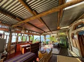Earthship 3 levels apartment starboard cabin with lake view