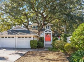 The Coral Door Beach House - 4315 Fourth Street, cottage in Saint Simons Island