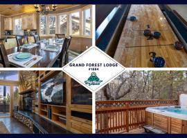 1884 - Grand Forest Lodge home, hotell med parkeringsplass i Big Bear Lake