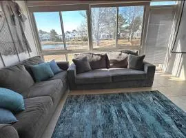 Cozy Lake-house with Movie theater minutes from Ocean City