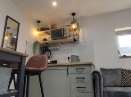 The Nook: Self Contained Annex, holiday home in Taunton