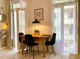 Living at Saarpartments - AdultsOnly - Business & Holiday Homes with Kitchen for Long- and Short Term stay, 3 min to St Johanner Markt and Points of Interest