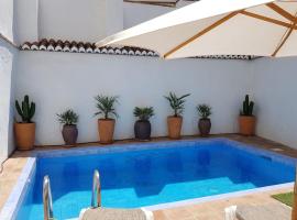 Private pool in Lecrin 30 min Granada/beach, hotell i Albuñuelas