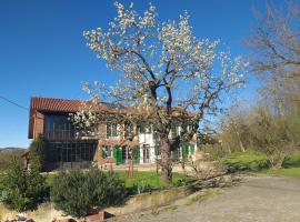 B&B Il vecchio pero, bed & breakfast i Capriglio