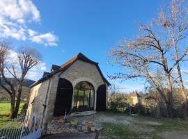 Gîte de caractère jusqu'à 7 personnes, hotel in Balaguier-dʼOlt