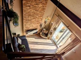 New, unique, tiny house with garden, hotel en Wigston Magna