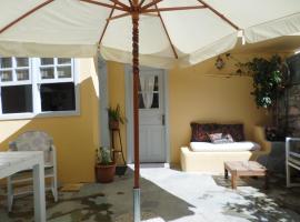 In the heart of Hydra、イドラのファミリーホテル