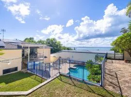 Kallaroo great house with views pool WI FI and aircon