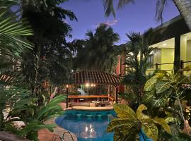 Hotel Iguana Verde, отель с бассейном в городе Оротина