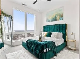 NEW! Emerald SkyLoft Penthouse Kingbed