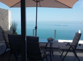 Beachfront Bungalow Apartment, Bungalow in Torremolinos