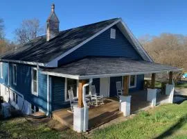 Lincolnton Rail Trail Downtown Family Home - Newly Renovated Walk to Main St and Splash Park
