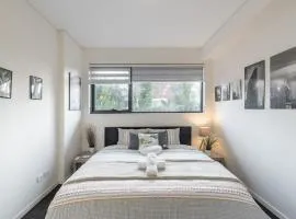 King bed Apt Study Homebush Sleeps 3